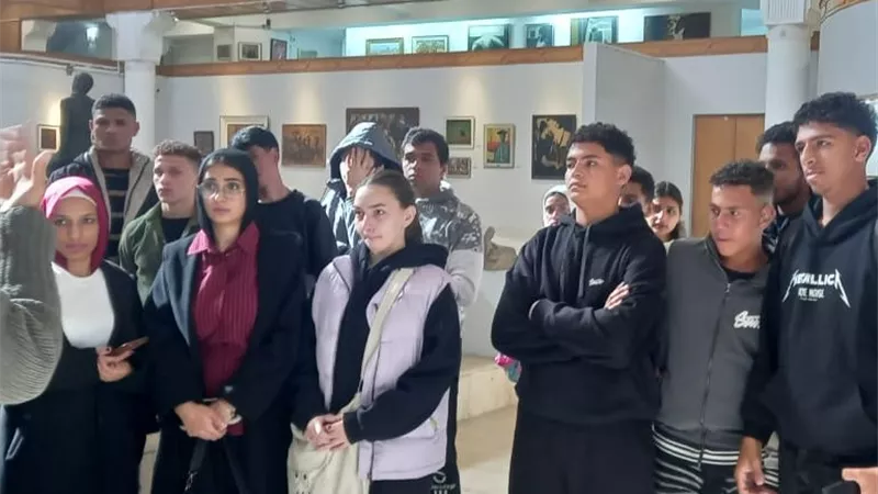 قصور الثقافة تنظم زيارة لطلاب مدرسة الصم والتعلم إلى متحف الفن| صور