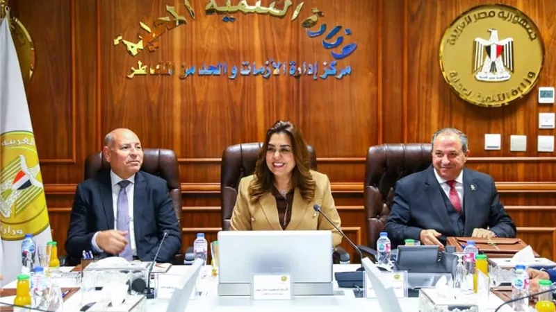 وزيرة التنمية المحلية تناقش مع محافظ بورسعيد مقترح تطوير سوق الحميدي