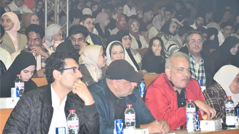 كلية الطب البيطري بالمنصورة تقدم عرضا مسرحيا واقعيا عن الصراعات بالريف