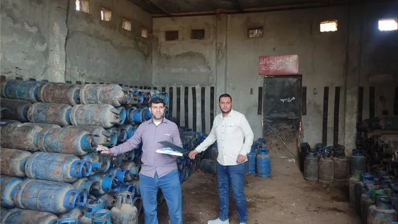 حملة تموينية تضبط مخالفات كبيرة بمحطة وقود بمركز بني سويف