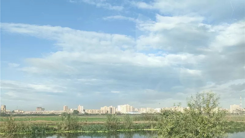استقرار في درجات الحرارة وفرص لسقوط أمطار خفيفة بالبحيرة