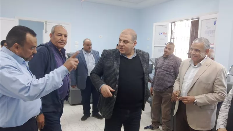 مدير تعليم قنا يتابع جاهزية المطبعة السرية لطبع «بوكليت» الإعدادية 