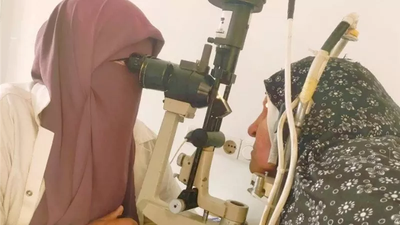 توقيع الكشف الطبي على أكثر من 1500 مريض بقافلة البرادعية بالشرقية |صور