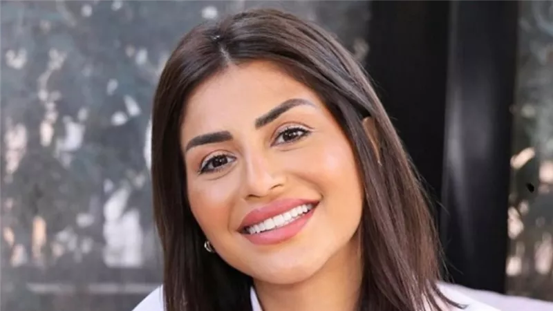 منة فضالي تثير الجدل بصورة من غير مكياج