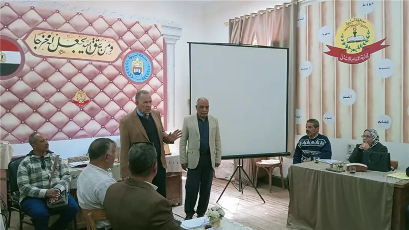 مدير «تعليم أسيوط» يتابع تنفيذ البرامج العلاجية لطلاب ابتدائي الضعاف