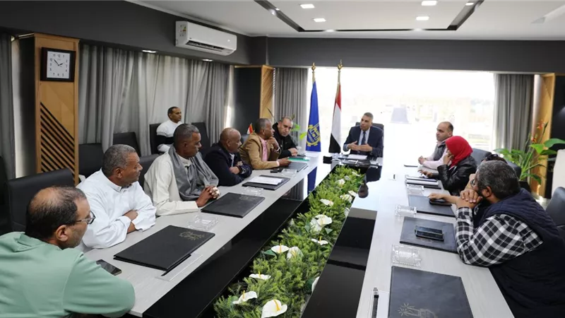 أهالي غرب سهيل يشكرون محافظ أسوان لاستماعه إلى مطالبهم 