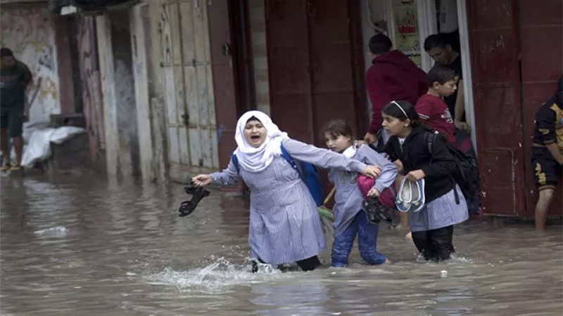 «كارثة غزة».. 27 ألف خيمة جرفتها السيول والنازحين بلا مأوى| فيديو