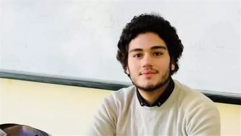 نجاح طالب بجامعة بني سويف في تطوير نظام ماكينة حقن بلاستيك صناعي