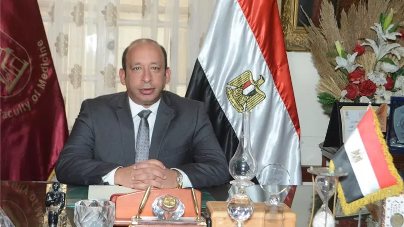 عميد  طب القصر العيني يكشف تفاصيل جهاز الإكمو (ECMO) بأيدى وطنية .. خاص 