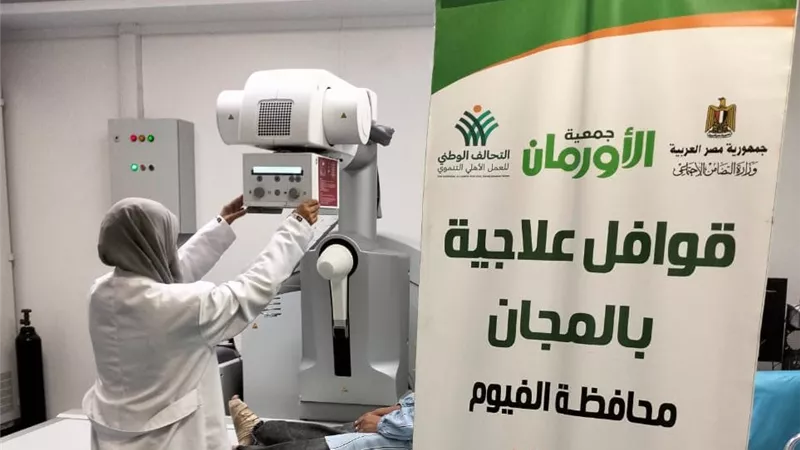 بالصور.. قافلة طبية بالفيوم تكشف على 160 مواطنًا وتقدم العلاج المجاني