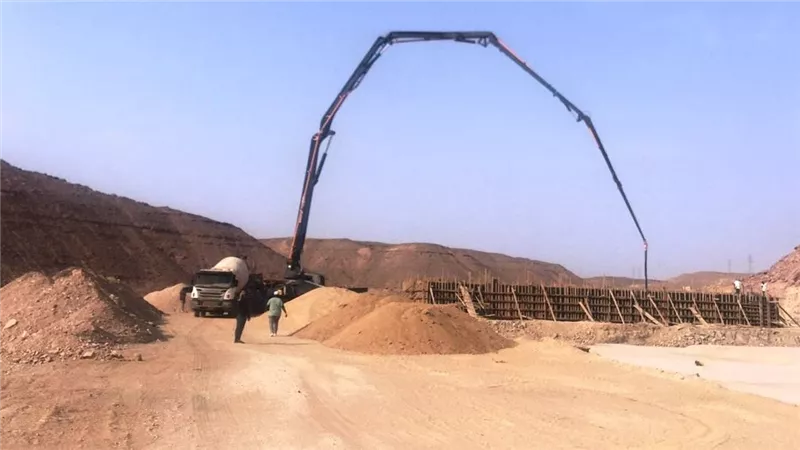 محافظ أسوان يوجه بتنفيذ بئر سحب لإنهاء شكوى المياه الجوفية بقرية الدكة