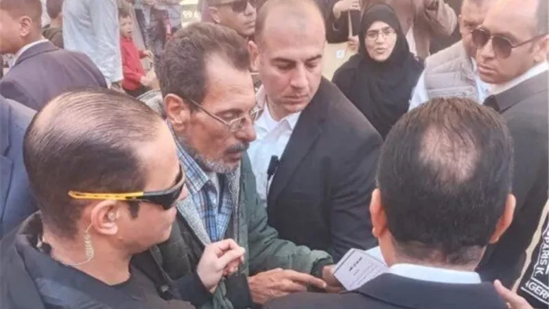 «مدبولي» يستجيب لمواطن ويأمر بعودته إلى عمله خلال جولته في شبين القناطر