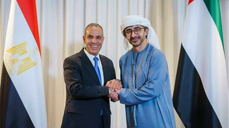وزير الخارجية يبحث مع نظيره الإماراتي الملفات المشتركة وتعزيز العلاقات