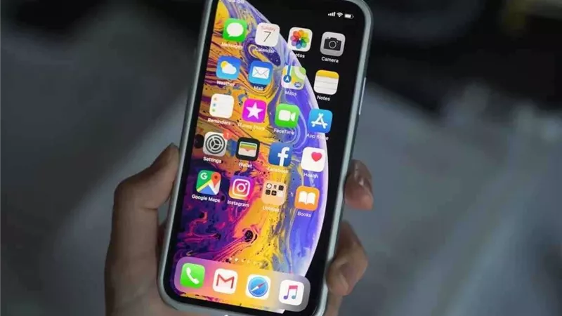 «أبل» تعدل شفافية واجهة Liquid Glass في تحديث iOS 26.2