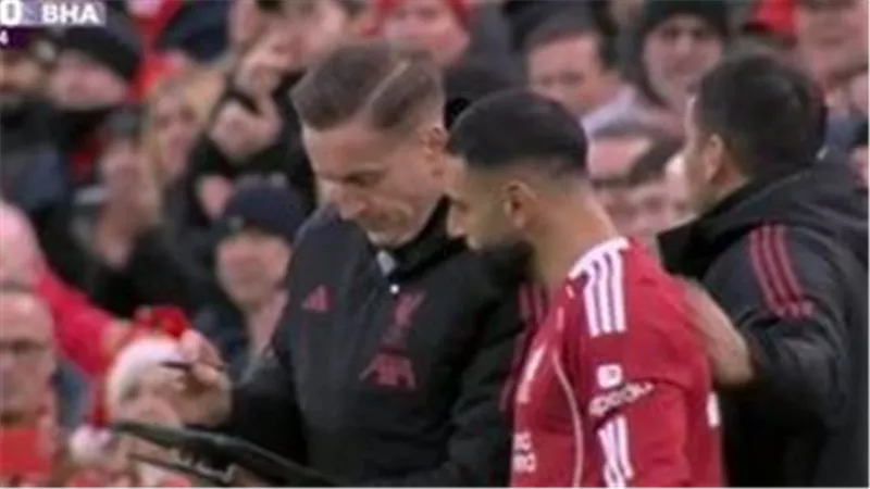 هل انتهت الأزمة.. محمد صلاح يشارك بديلا لـ جوميز بمباراة ليفربول وبرايتون