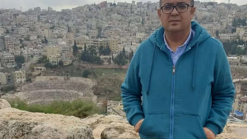 الشاعر عبد الرحمن مقلد: الجوائز الإبداعية آفة الأجيال الشابة|خاص