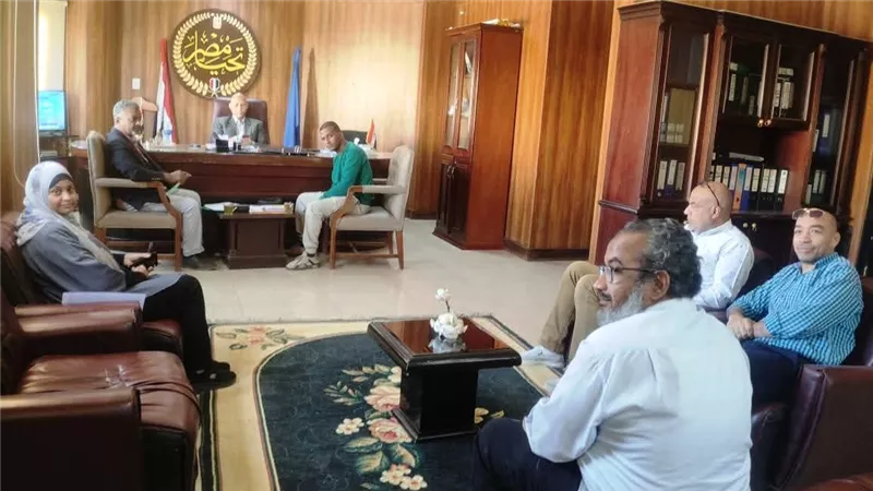 محافظ أسوان يوجه لإعداد أول برنامج للتحول الرقمي لتعزيز الجهاز الإداري
