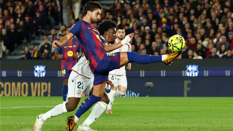 شوط أول سلبي بين برشلونة وأوساسونا بالدوري الإسباني