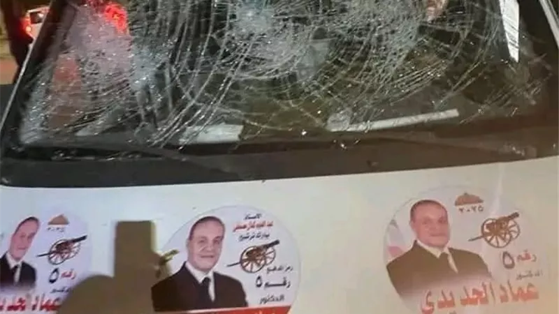هجوم ملثم بـ أسلحة بيضاء على سيارة دعاية مرشح في الكفر الجديد بالدقهلية 