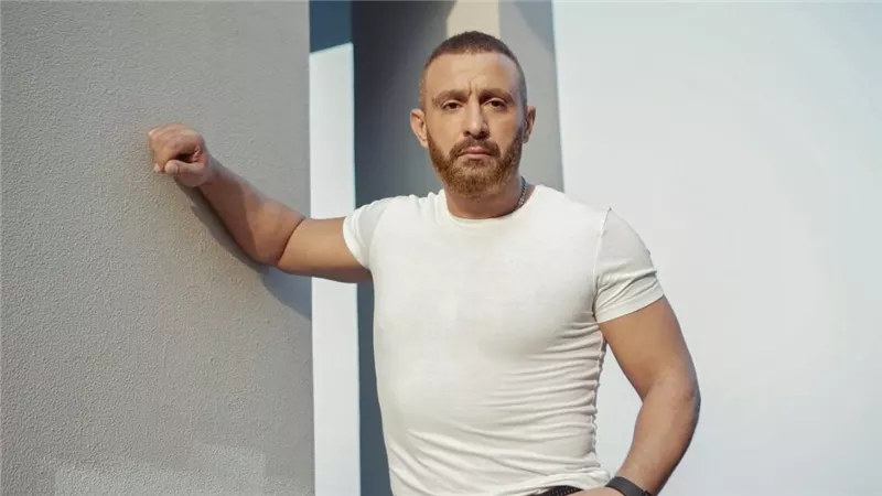 «أبو الرجولة والقلب الطيب».. أحمد فلوكس يدعم أحمد السقا بعد الهجوم عليه