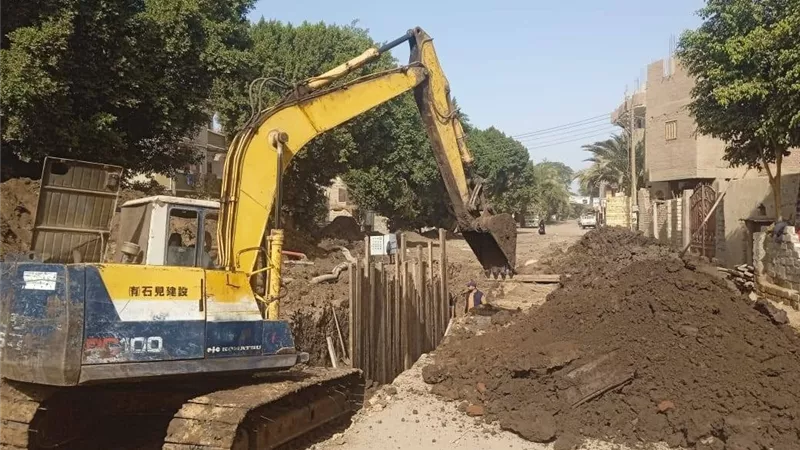 محافظ سوهاج يتابع تنفيذ مشروعات خدمية وتنموية بمركز جهينة