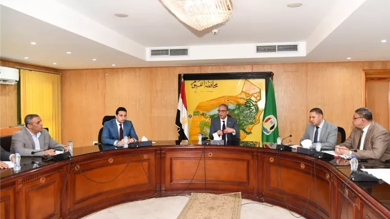 محافظ الفيوم يتابع معدلات الأداء بملفي التقنين والتصالح وموقف المتغيرات 