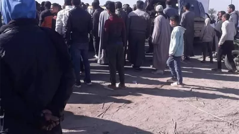 إصابة 5 أشخاص في انقلاب ميكروباص على طريق 