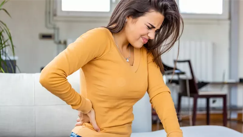 أبرزها الألم الحاد.. هذه علامات زيادة أملاح الكلى 