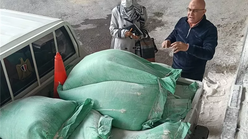  30 شيكارة.. تموين دمياط يكشف التلاعب بالدقيق المدعم