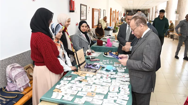 جامعة قناة السويس ترعى إبداعات طلاب الألسن في معرض سنوي للموهوبين