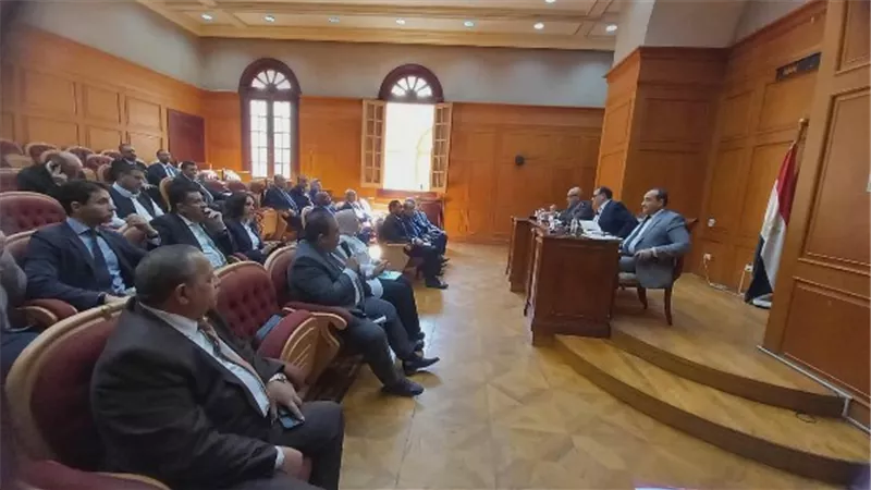 «إسكان الشيوخ» تبحث خطة عملهم ومد الطريق الصحراوي الشرقي إلى أسوان.. غدًا 
