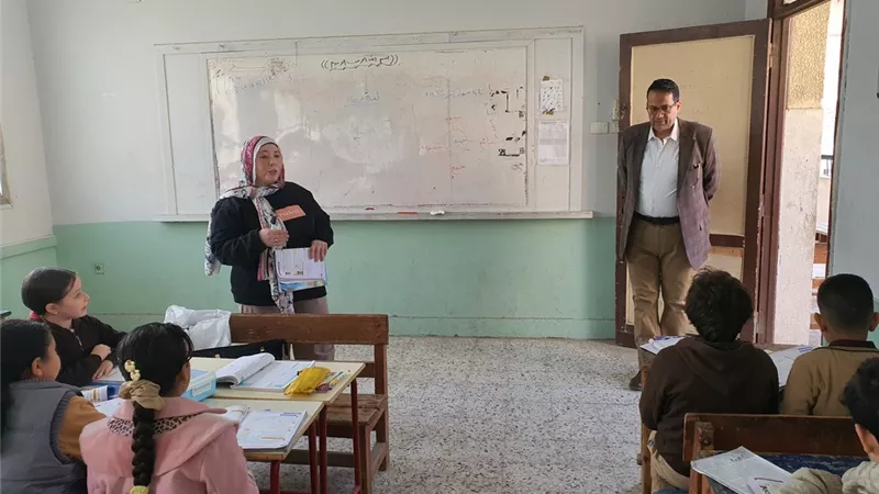 مدير تعليم الغربية يصدر تنبيهات حلال تفقده عددا من المدارس