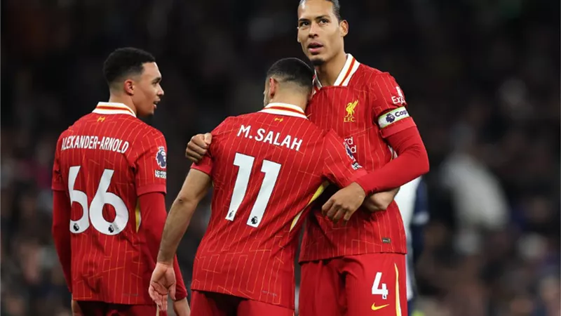 فان دايك: أتمنى بقاء صلاح مع ليفربول وأدعمه قبل انطلاق أمم أفريقيا