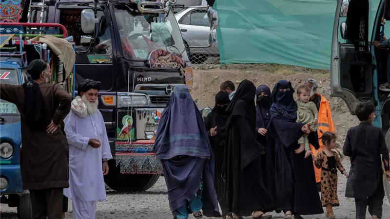 تقرير دولي: عودة المهاجرين الأفغان لبلادهم تهدد بكارثة إنسانية