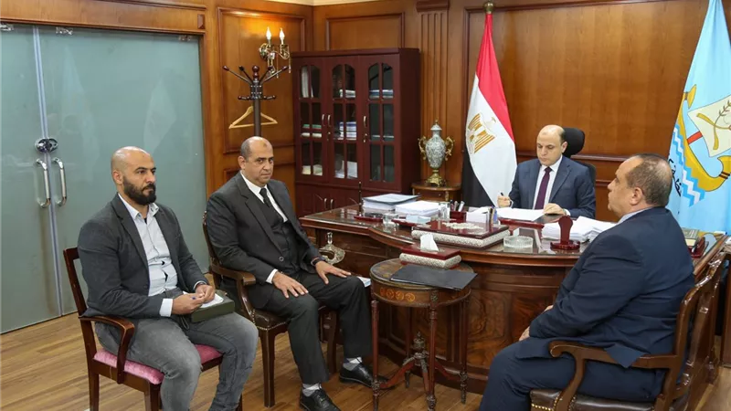 محافظ كفر الشيخ يناقش سبل مواجهة ظاهرة الكلاب الحرة والوقاية من السعار