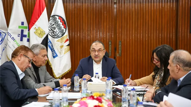 وزير قطاع الأعمال: مبيعات القابضة للأدوية تنمو 30% وتطوير 97 خط إنتاج