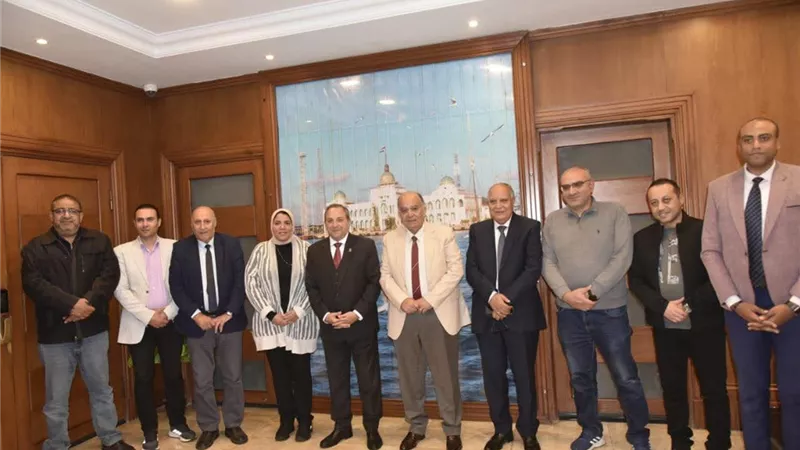 اجتماع موسع لمحافظ بورسعيد ومسؤولي 