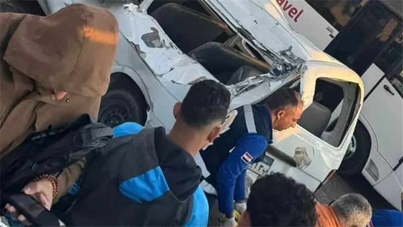 إصابة 3 أشخاص فى حادث تصادم سيارتين أمام مستشفى الشرطة بالإسكندرية 