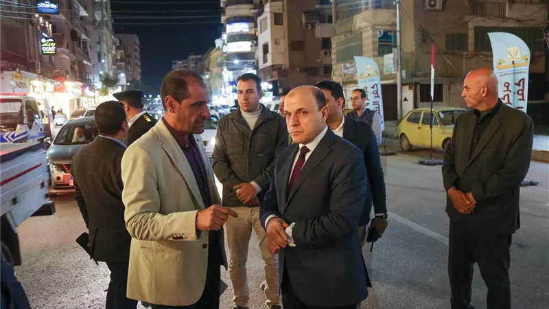 في جولة مسائية.. محافظ كفر الشيخ يتفقد عددًا من شوارع المحافظة 