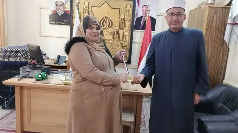 تكريم مشرف لمعلمة كفر الشيخ في مسابقة «المعلمة القدوة» على مستوى الجمهورية