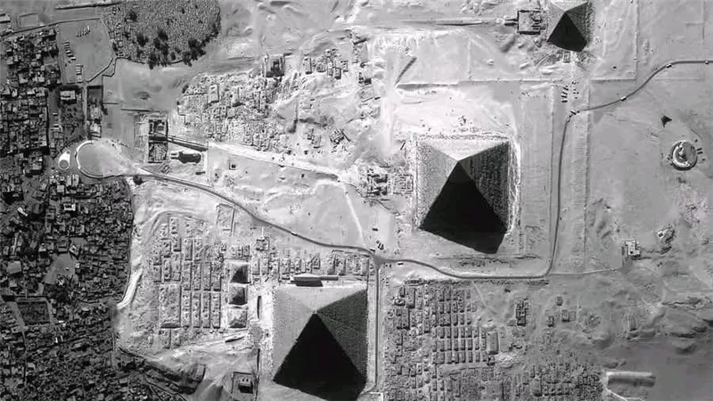 الأوجه الثمانية للهرم الأكبر.. هندسة تفوق الخيال