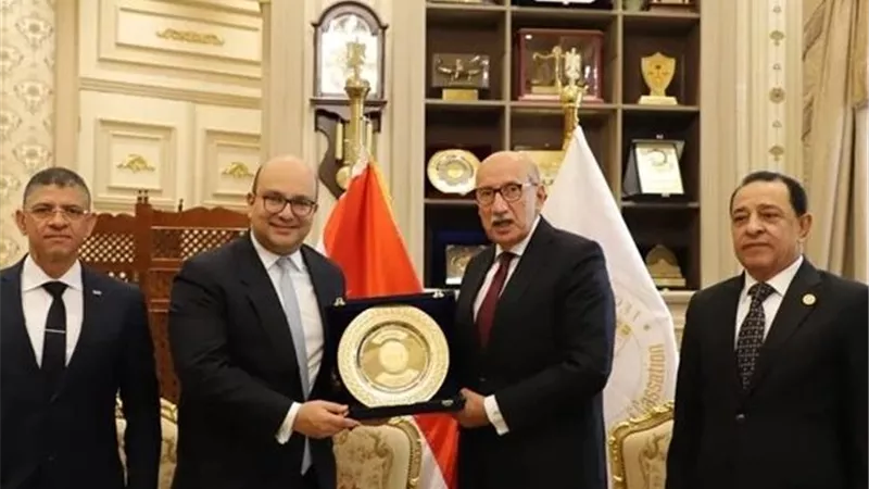 رئيس «القضاء الأعلى» يوقع بروتوكولا مع مركز القاهرة للتحكيم