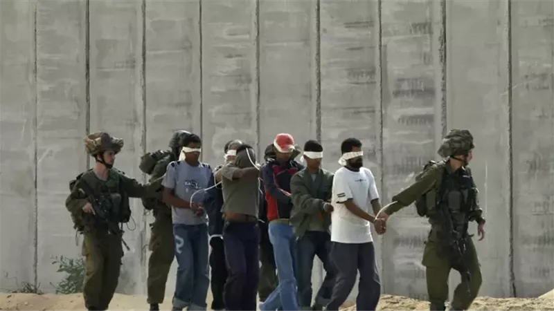 بالأسماء.. حملة اعتقالات واسعة بالضفة الغربية ومعاناة متفاقمة داخل السجون