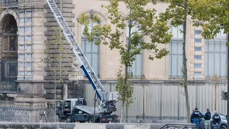 بسبب إضراب مفتوح من قبل موظفيه.. إغلاق متحف اللوفر طوال اليوم 