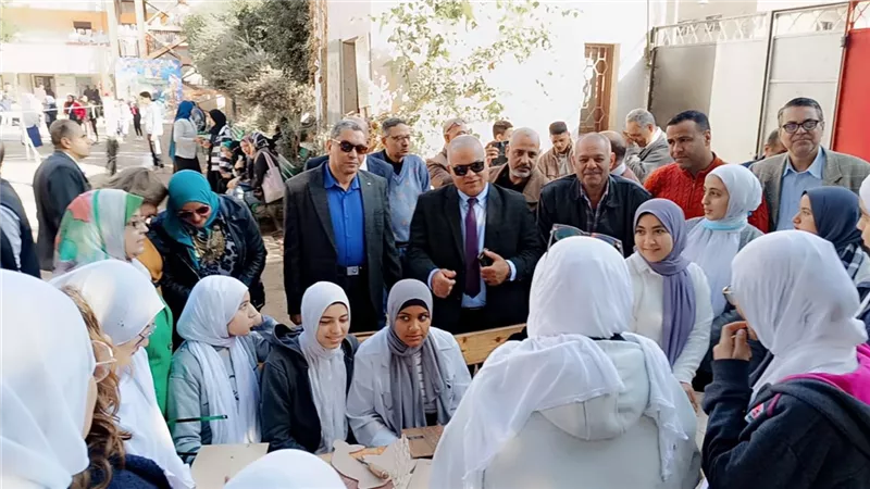 مدير تعليم الفيوم يفتتح معرض الأنشطة ضمن مبادرة