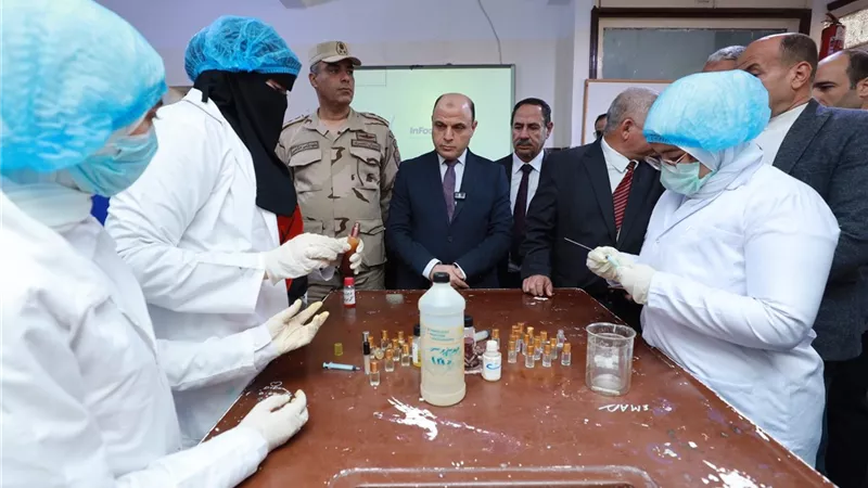 محافظ كفرالشيخ يتفقد قسم نباتات الزينة بالمدرسة الثانوية الزراعية العسكرية