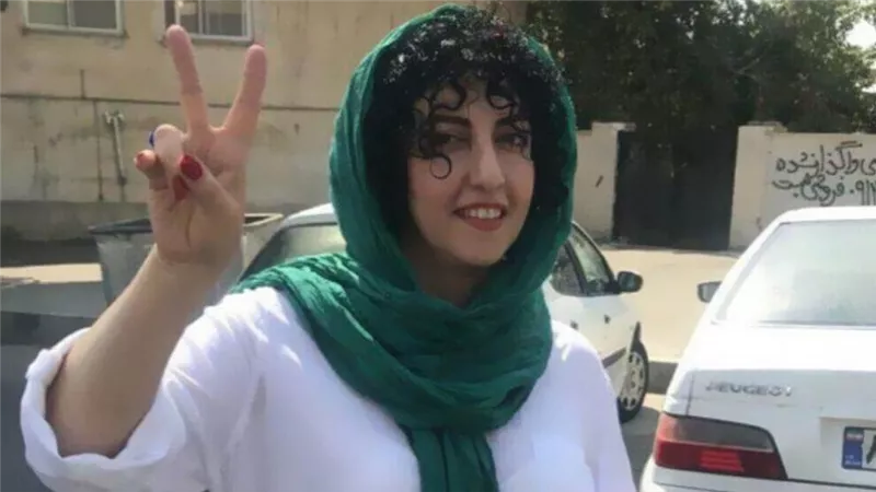 أسرة نرجس المحمدي تتهم الأمن الإيراني باستخدام العنف المفرط ضد ابنتهم 