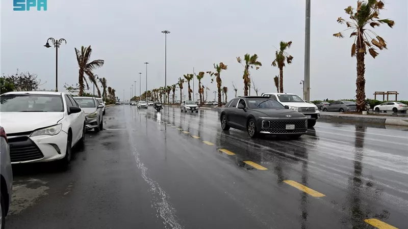 أمطار رعدية وسيول.. طقس مضطرب يضرب السعودية غدًا الثلاثاء