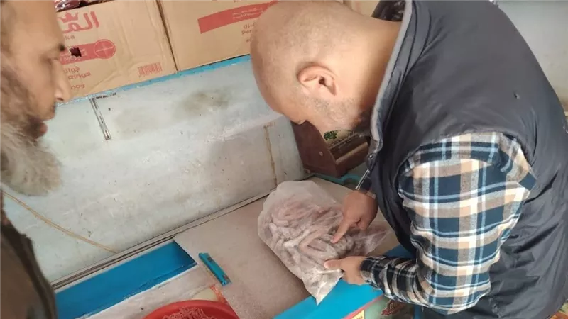 حملات تموينية مكبرة ببلطيم في كفر الشيخ.. وتحرير 6 محاضر للمخالفين 