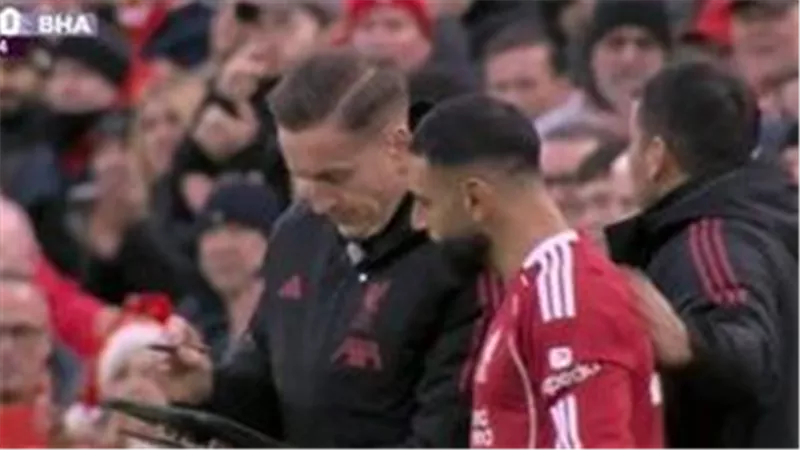 مدافع ليفربول السابق: محمد صلاح لاعب متعجرف وأناني وقد يرحل في يناير